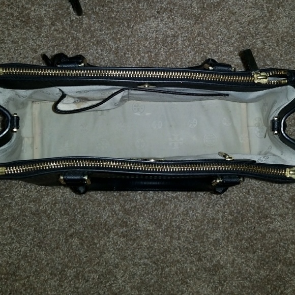 Tory Burch Perf Double Zip Robinson - Picture 3 of 8